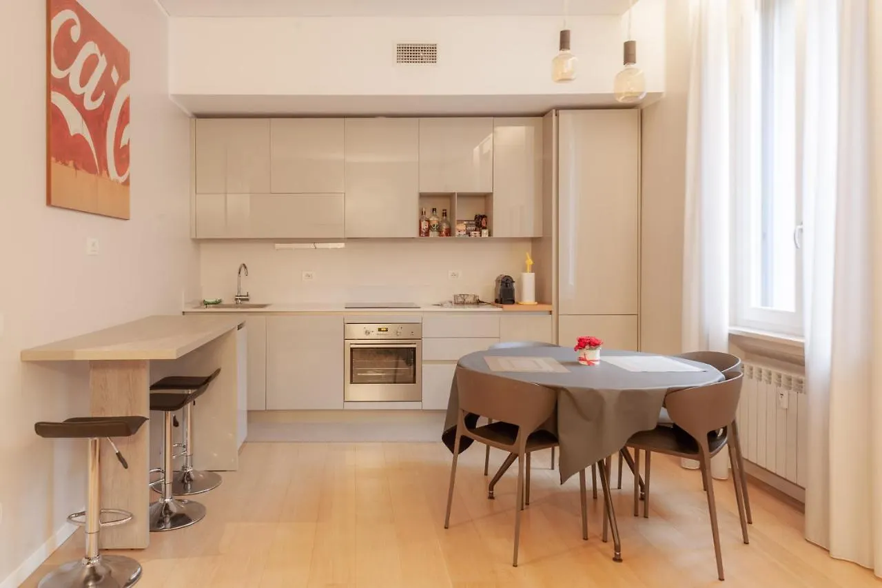 Commenda, 28 - Comodo Per Tribunale - Centrale Apartment Milan