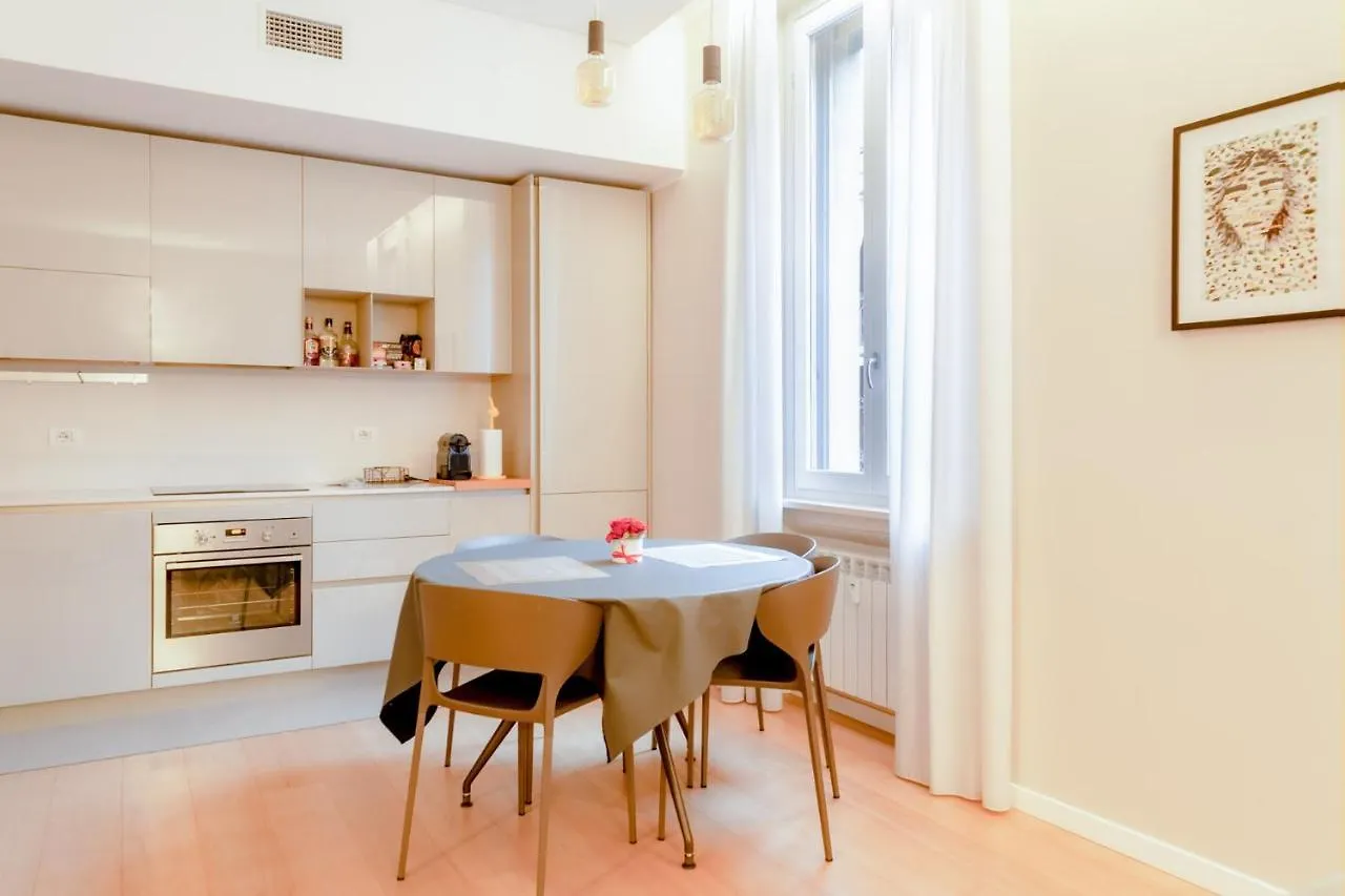 Commenda, 28 - Comodo Per Tribunale - Centrale Apartment Milan Italy
