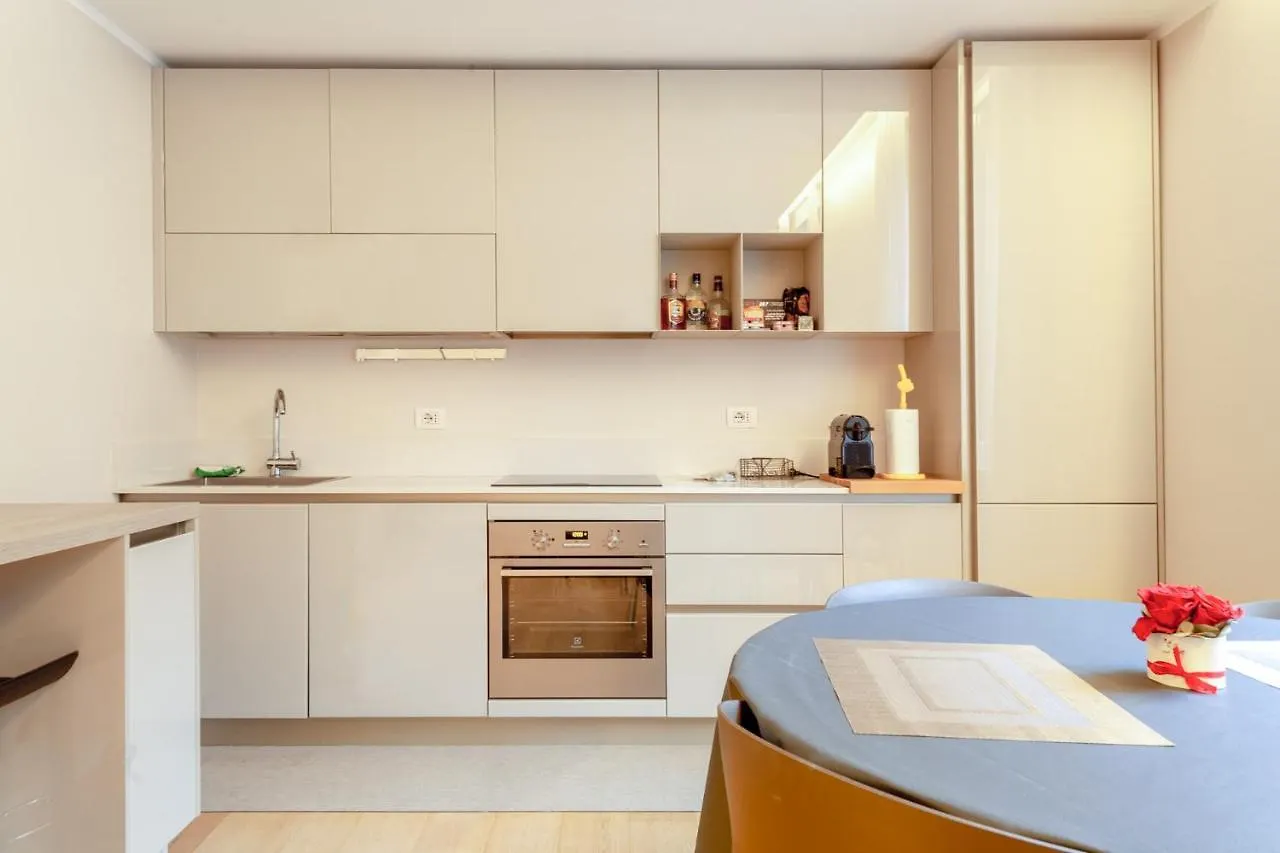 Commenda, 28 - Comodo Per Tribunale - Centrale Apartment Milan